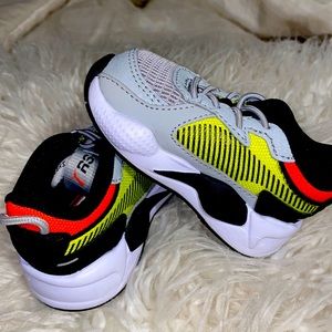 Kids/enfants puma shoe